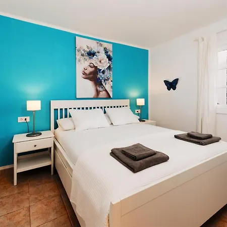 Lanzahost Casa Marta *